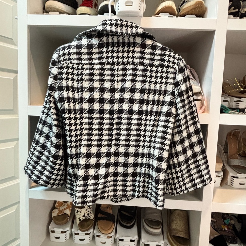 Stylish Black and White Houndstooth Women's Coat - Picture 2 of 2